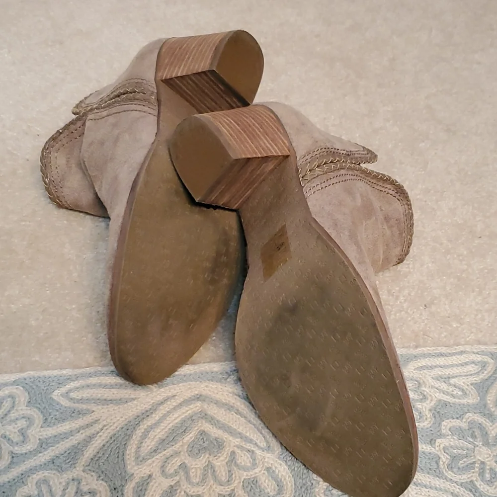 Dolce Vita taupe gray booties with side zipper western size 9